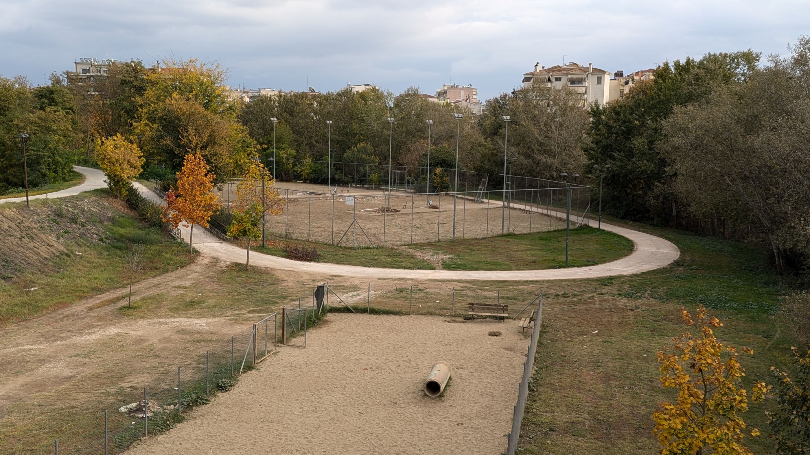 Το πρώτο πάρκο σκύλων στη Θεσσαλία ετοιμάζεται να παραδώσει ο Δήμος Λαρισαίων